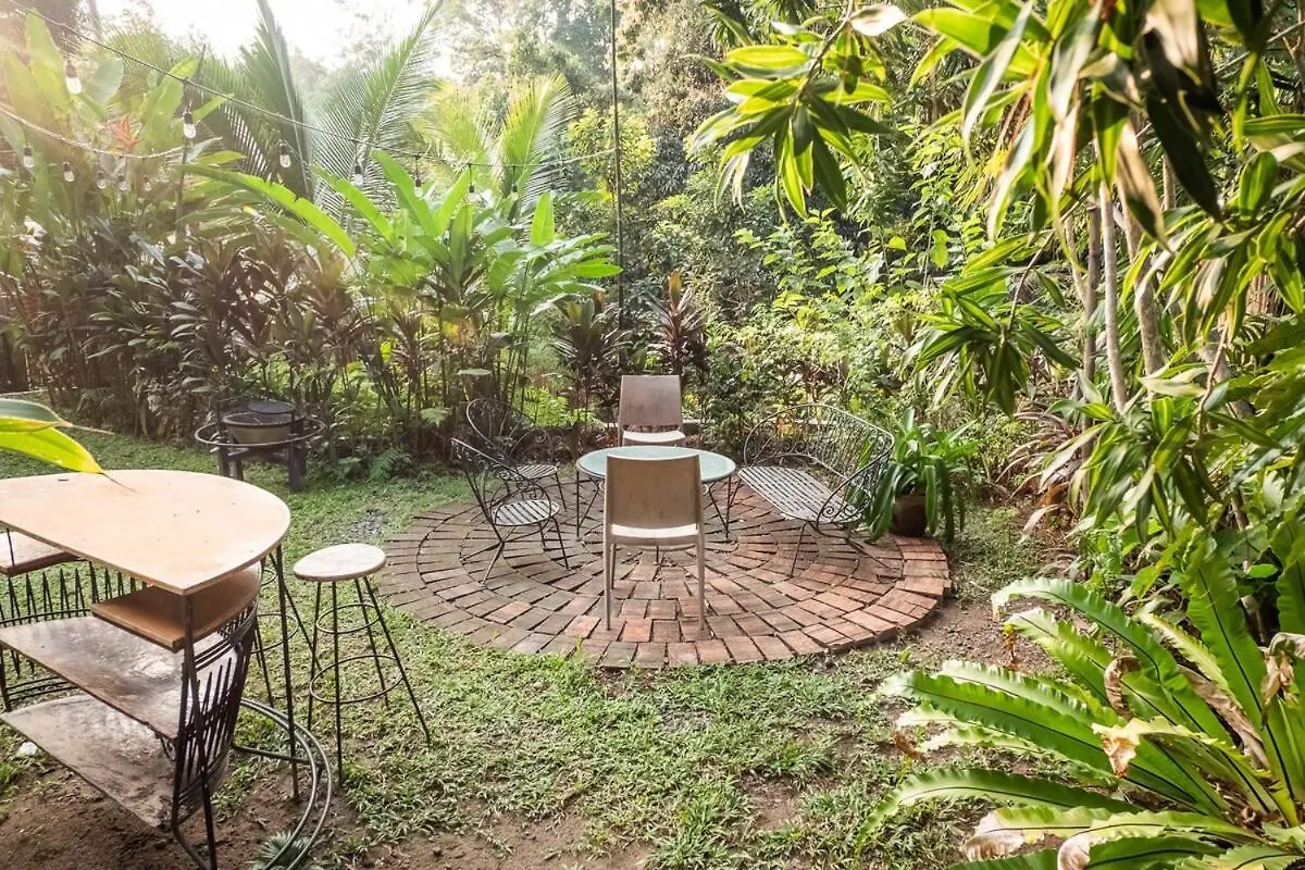 Sangley Nest Eco Home With Self-Service Breakfast - Pet Friendly, Big Garden, Monkeys! Santa Rita  Santa Rita (Zambales)