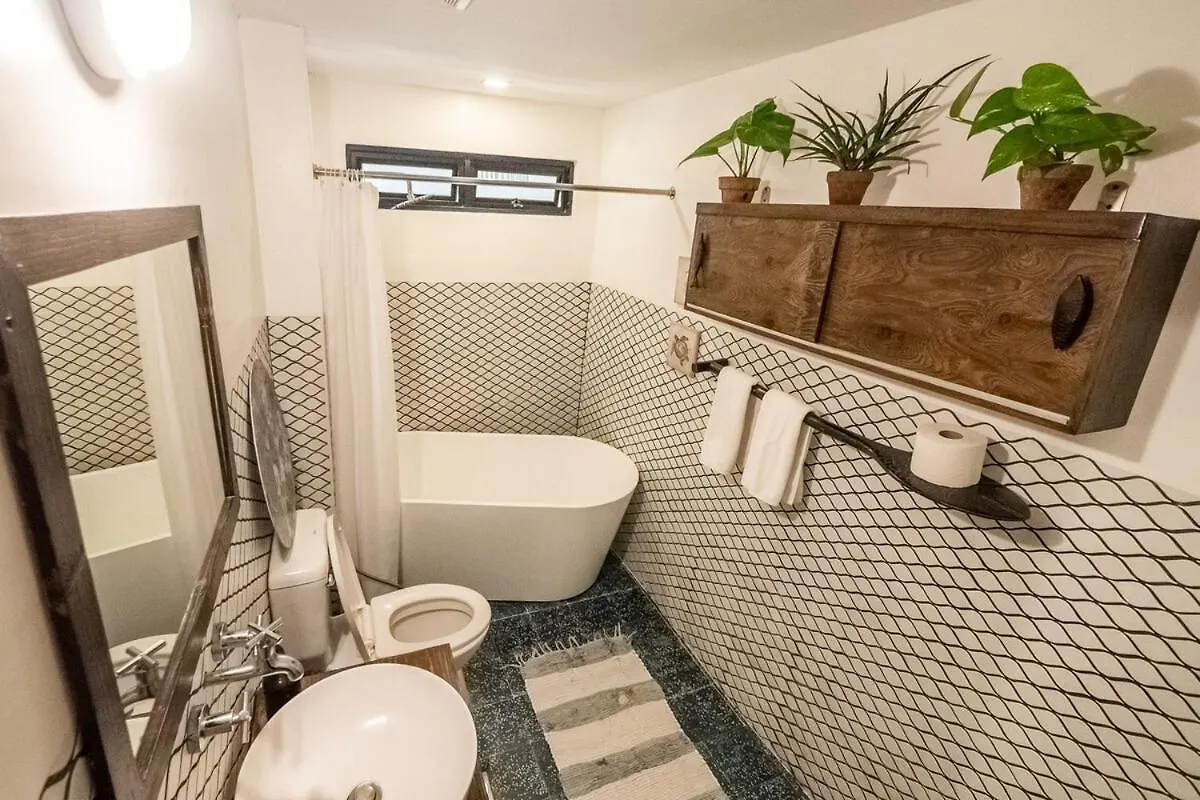 Sangley Nest Eco Home With Self-Service Breakfast - Pet Friendly, Big Garden, Monkeys! Santa Rita  0*, Santa Rita (Zambales) Philippines